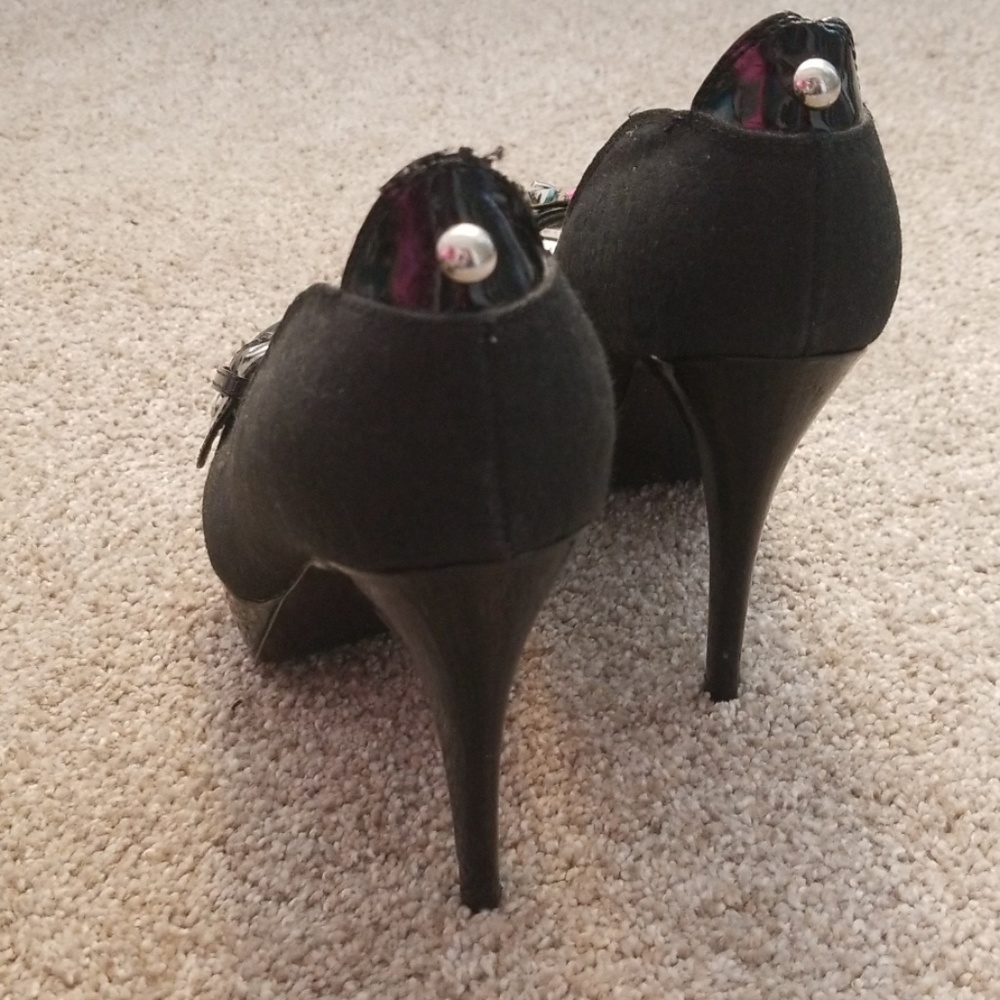 High Heels - Picture 3 of 7